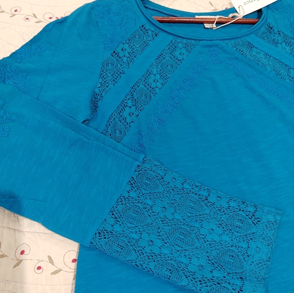 Sundance Top - Picture 2 of 6